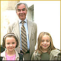 Photo  de Photo : ubacto - Maxime Bono avec les enfants de l'cole Massiou, rentre scolaire 2004/2005