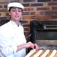 Photo  de   DR - C.M.A 17 ; Nina : apprentie boulanger, mars 2008