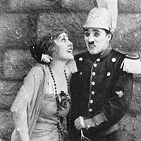 Photo  de  photo : Edna Purviance et Charlie Chaplin dans Carmen, 1915